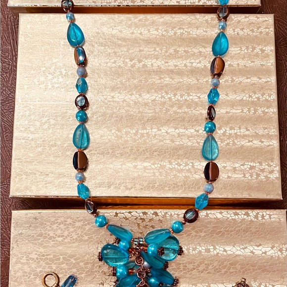 Artisan Crafted Aqua blue multi crystal Lariat necklace with matching Bracelet - Picture 9 of 13